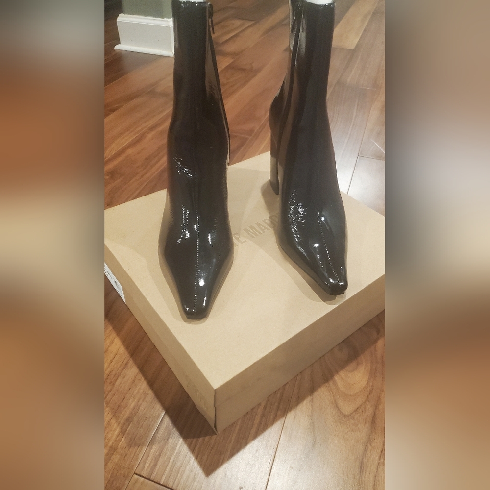NWOT Steve Madden Zoe Boots